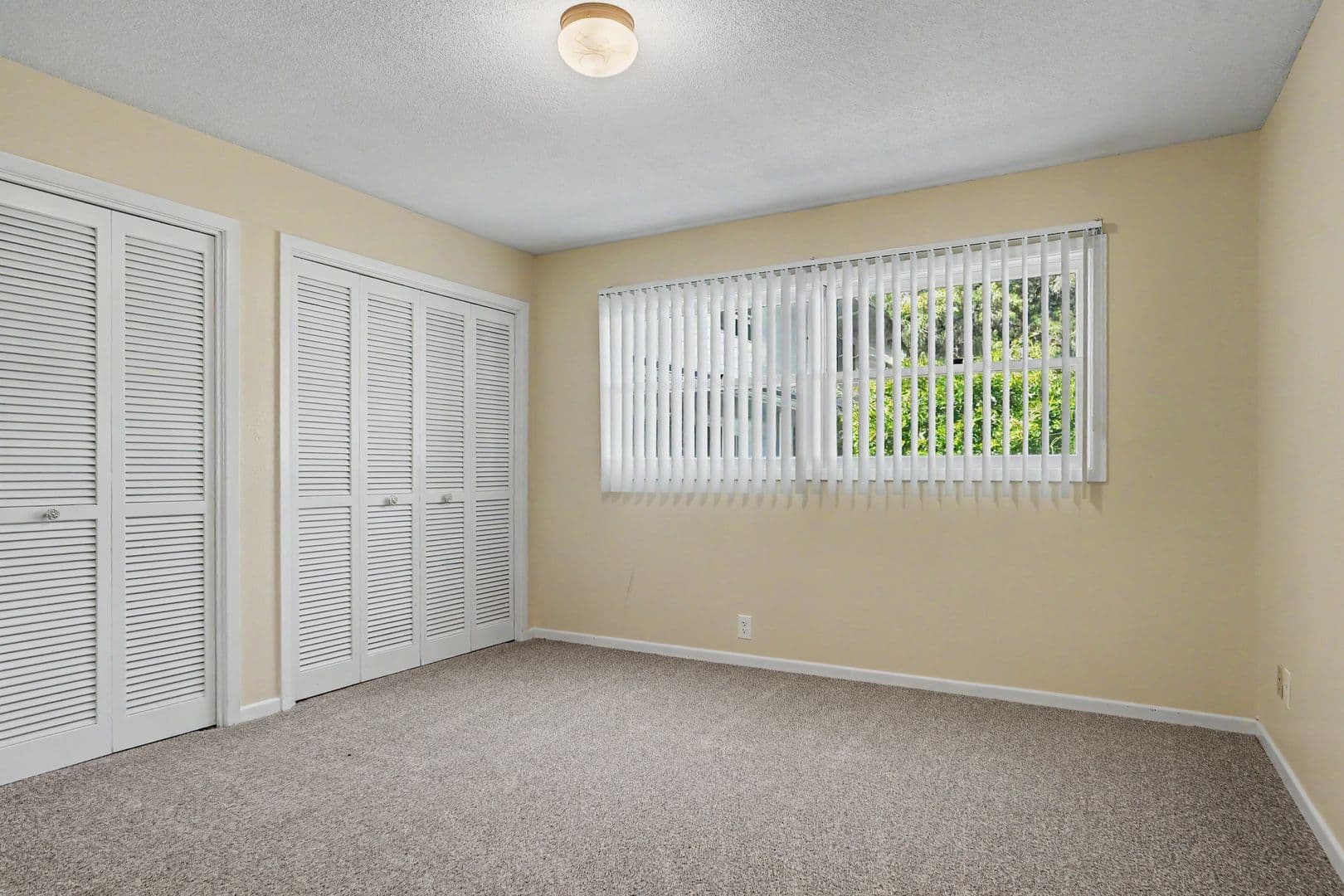 Salem Apartment: 260 Wilson St S