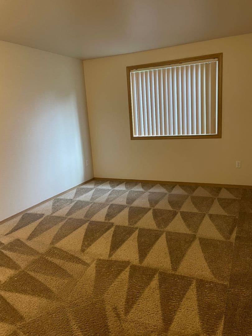 Keizer Apartment: 581 Manbrin Drive NE