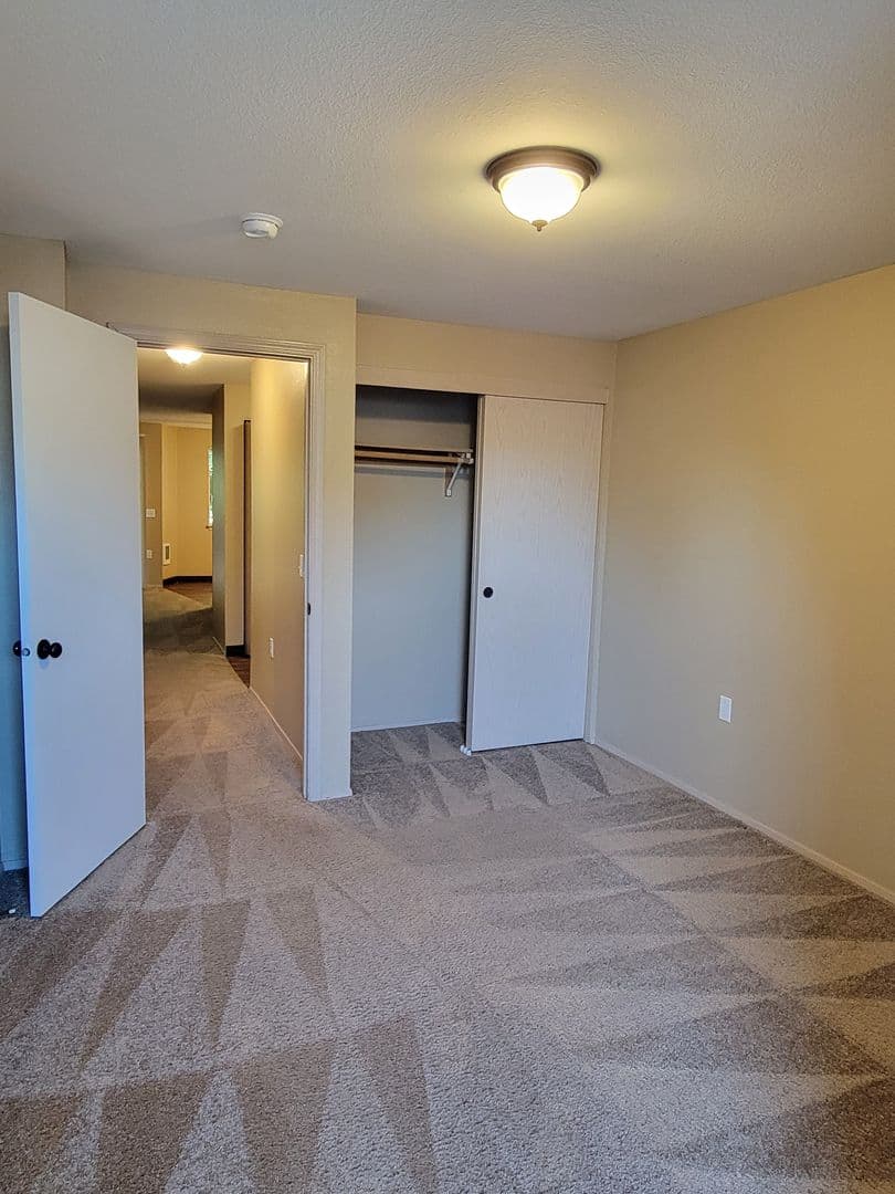 Salem Apartment: 435 Vista Ave SE