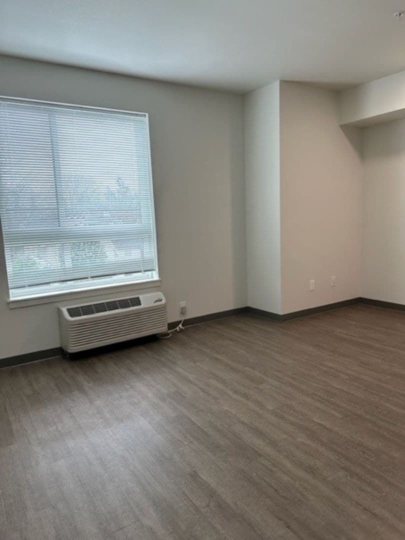 Salem Apartment: 990 Broadway St NE