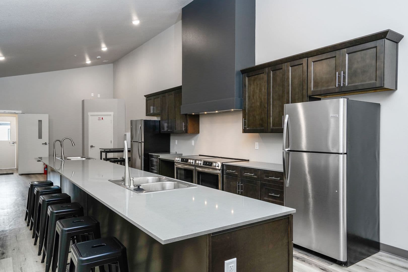 Monmouth Apartment: 505 Jackson St W