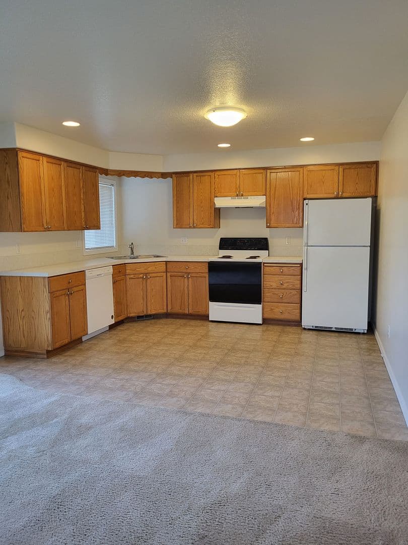 Salem Apartment: 2429 Michael Drive NE