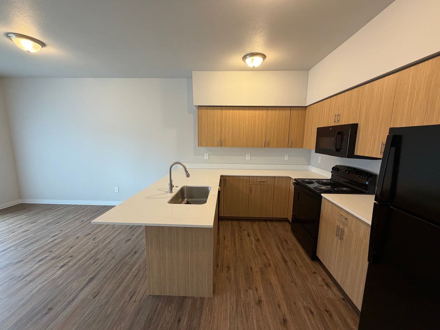 Keizer Apartment: 3983 Pleasant View Drive