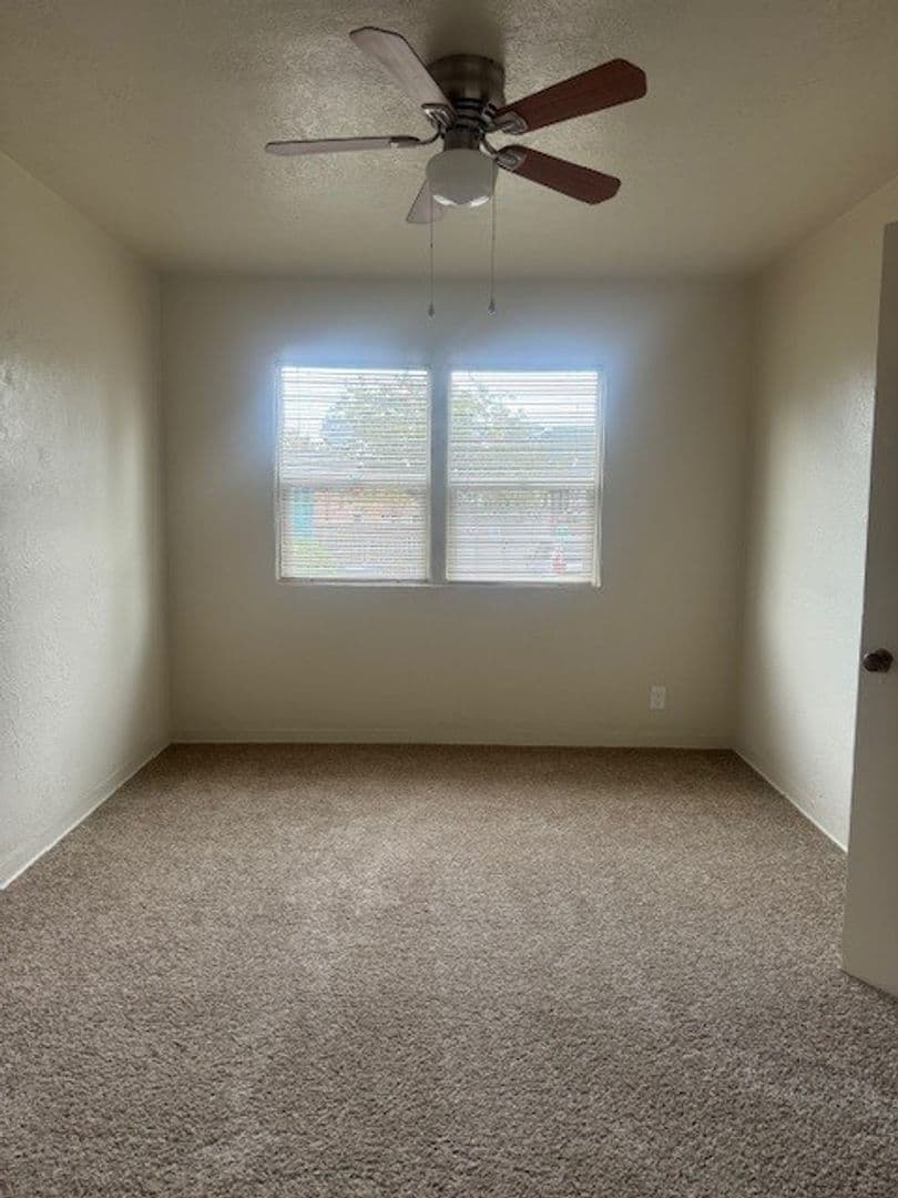Salem Apartment: 1061 Edgewater St NW