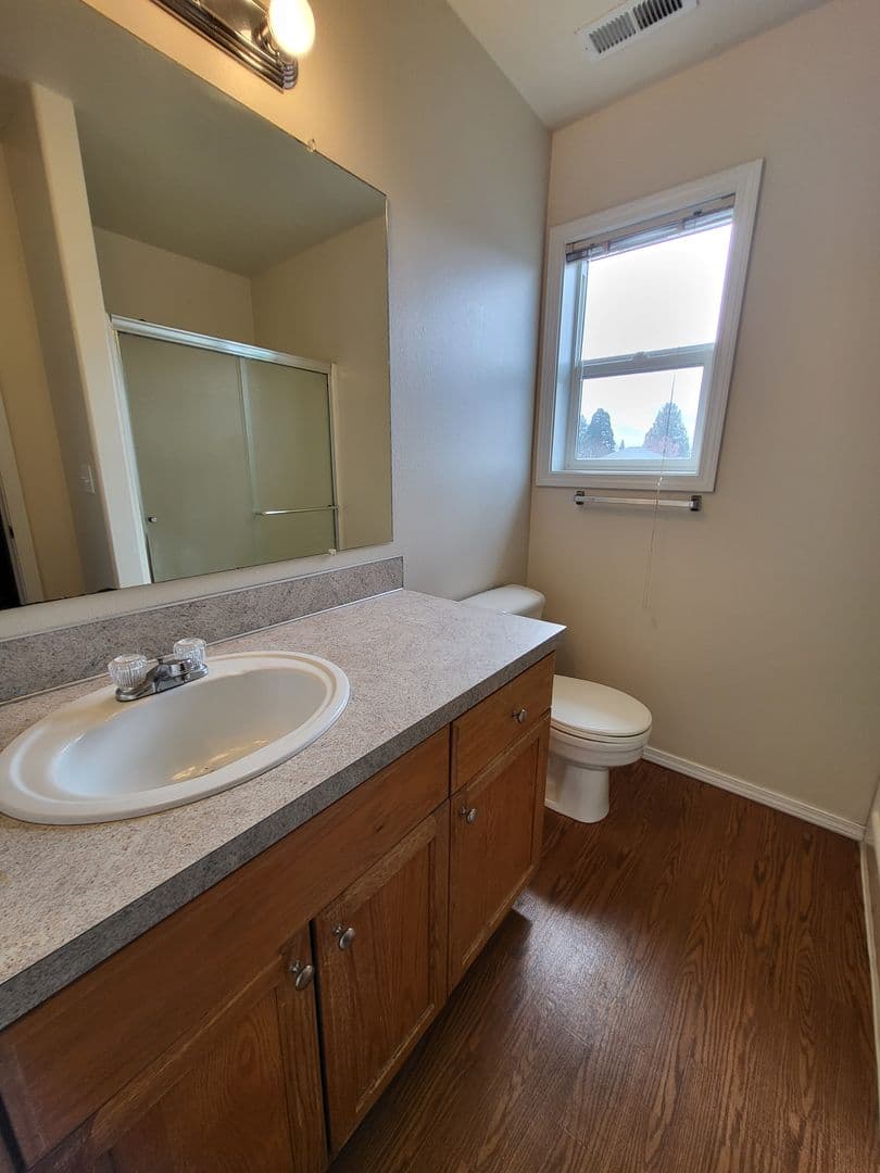 Salem Apartment: 2429 Michael Drive NE
