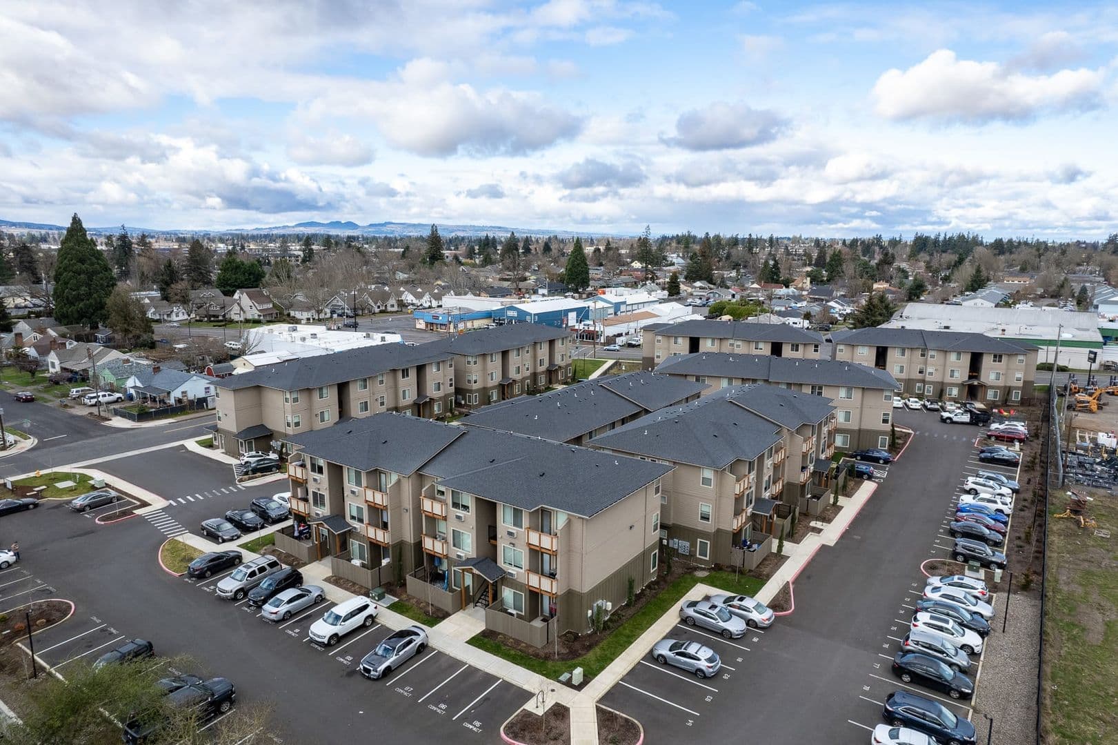 Salem Apartment: 3220 Lansing Avenue NE