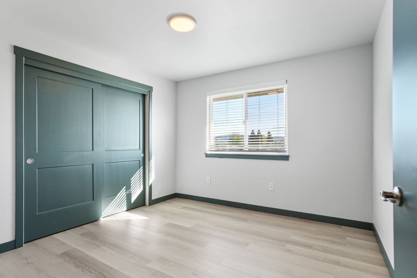 Lebanon Apartment: 305 East Airport Road