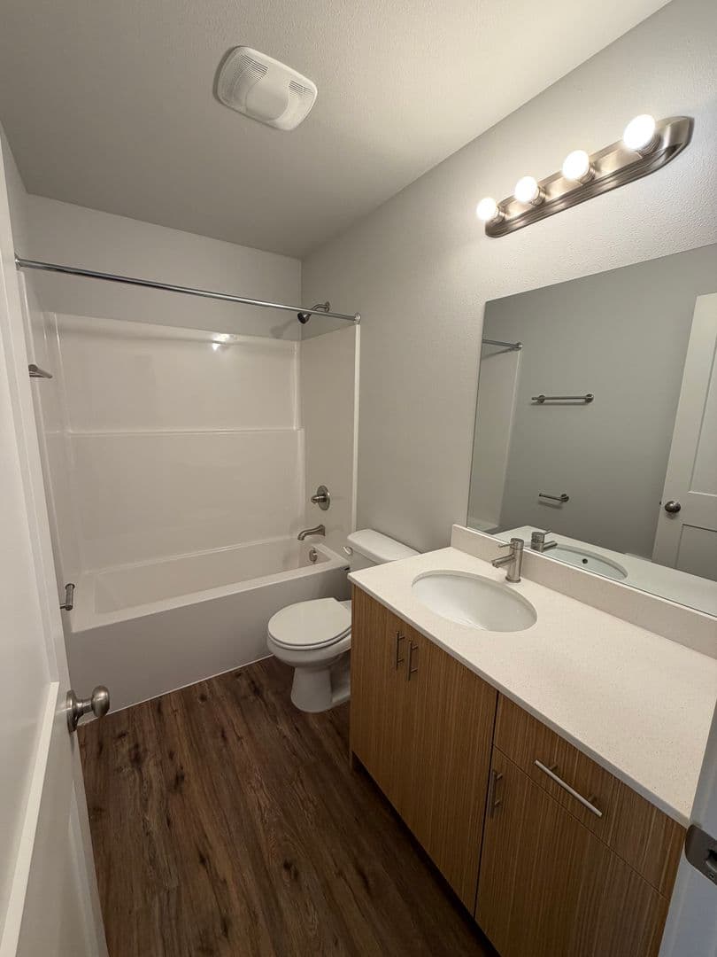 Keizer Apartment: 3983 Pleasant View Drive