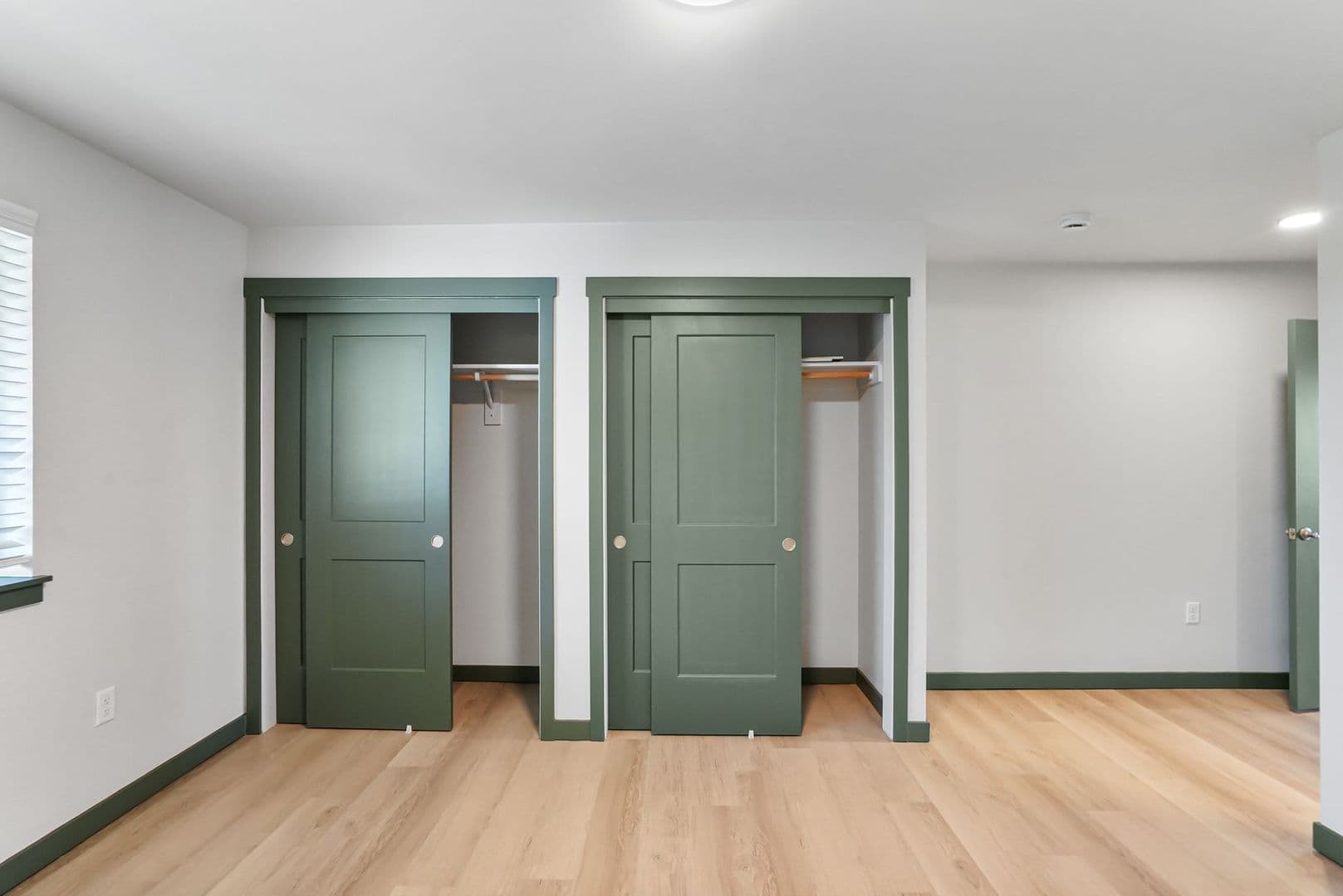 Lebanon Apartment: 305 East Airport Road