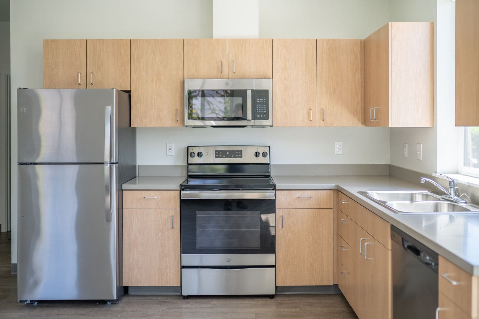 Salem Apartment: 990 Broadway St NE