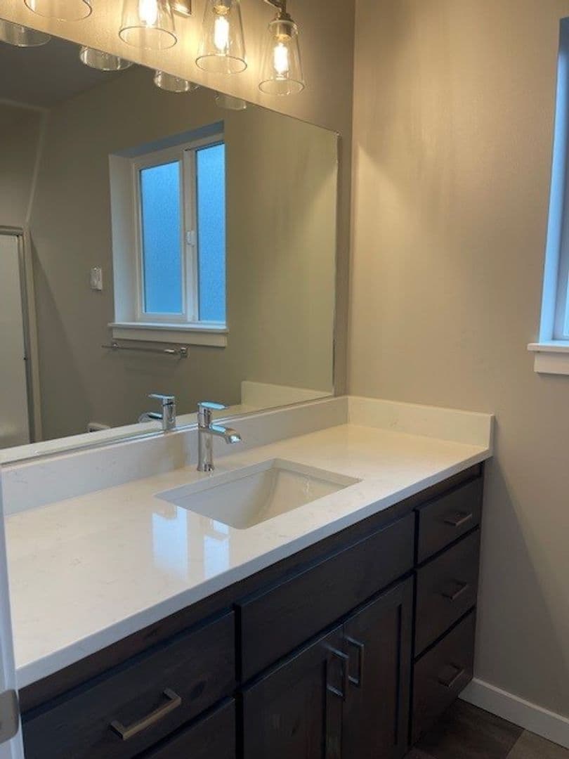 Keizer Apartment: 6492 Jacobe St NE