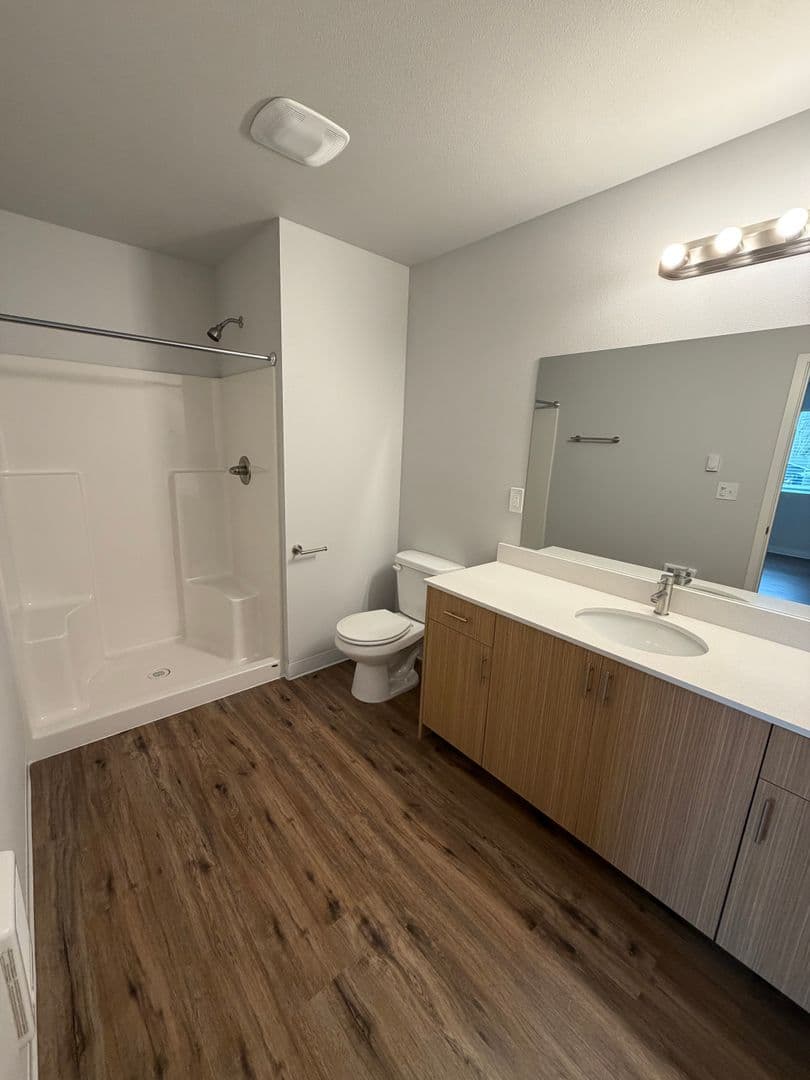 Keizer Apartment: 3983 Pleasant View Drive