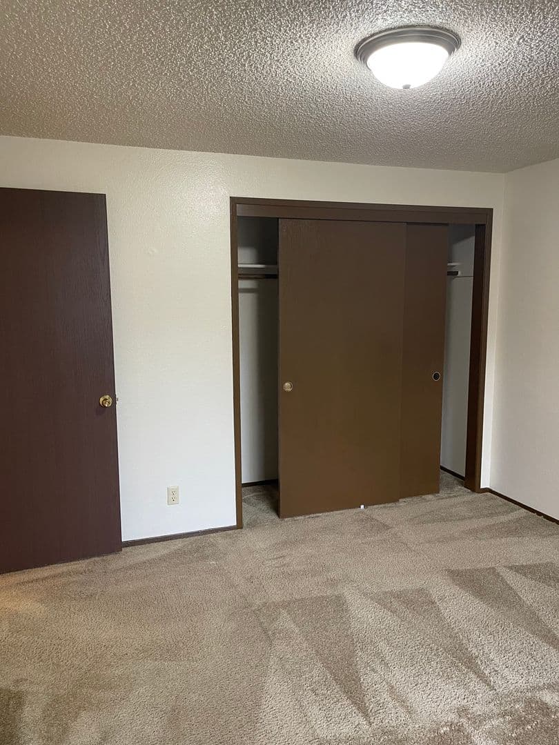 Keizer Apartment: 687 Bever Drive NE