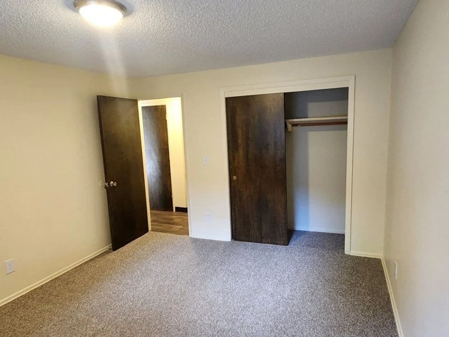 Salem Apartment: 158 Friendship Ave SE