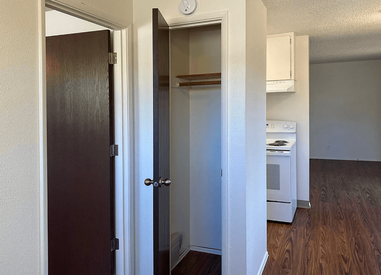 Monmouth Apartment: 775 N Knox Street