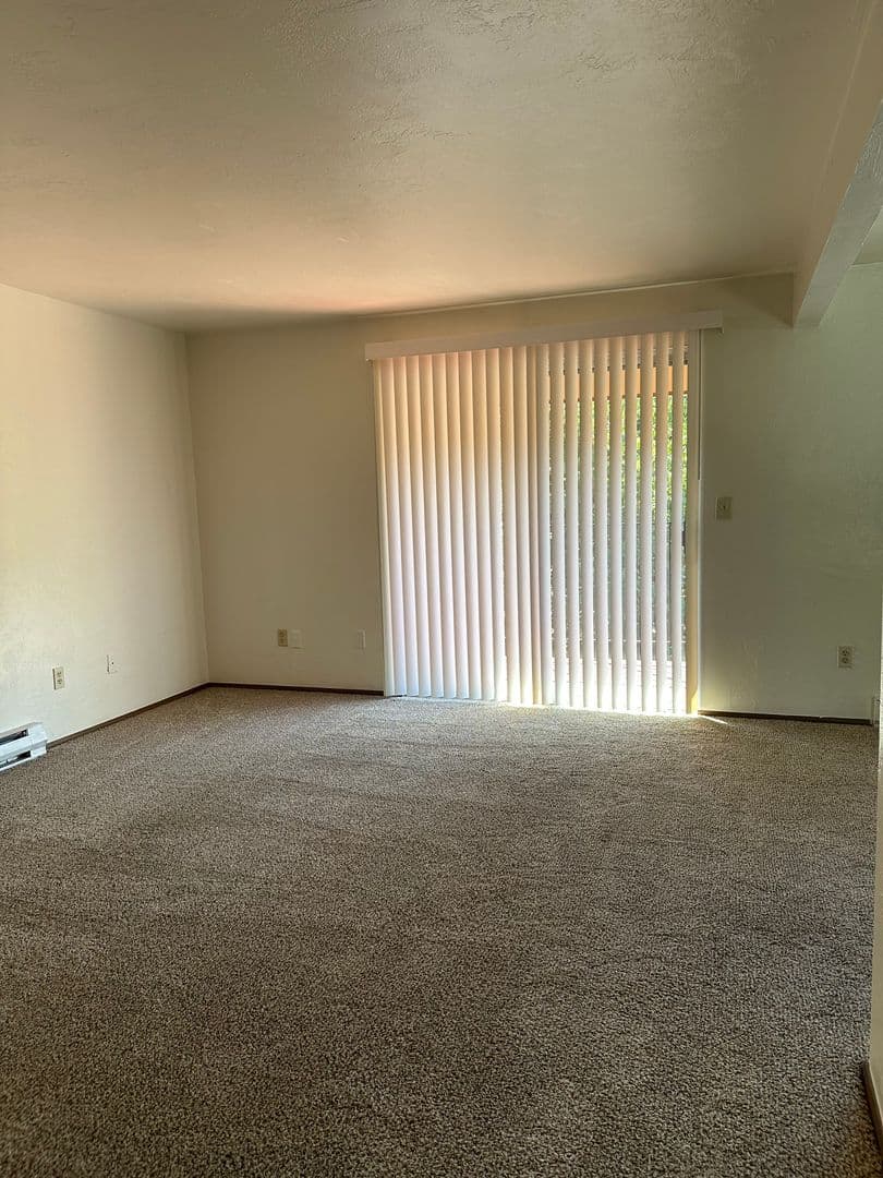 Salem Apartment: 3755 Hawthorne Ave NE