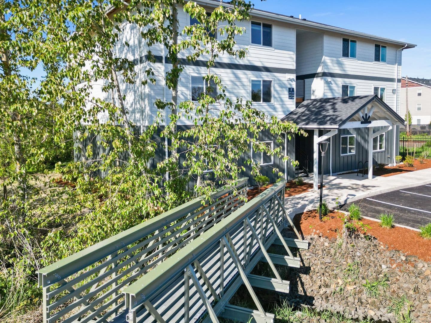 Lebanon Apartment: 305 East Airport Road