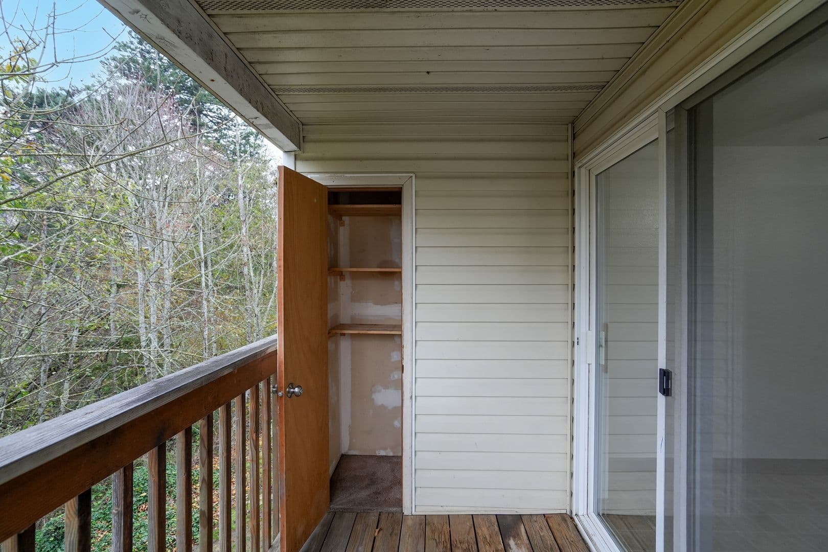 Troutdale Apartment: 26719 SE Stark St