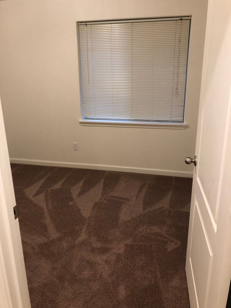 Sutherlin Apartment: 233 NW Sherman St