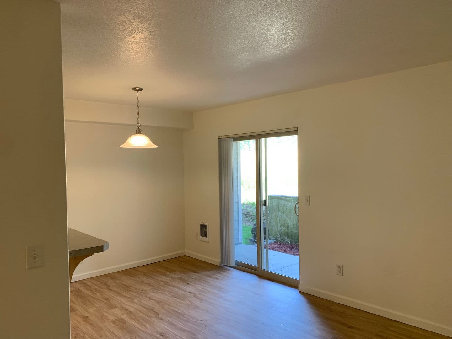 Sutherlin Apartment: 233 NW Sherman St