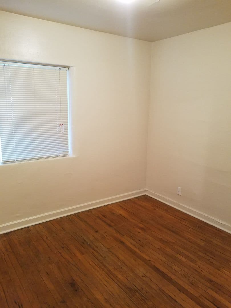 Salem Apartment: 1642 13th St SE