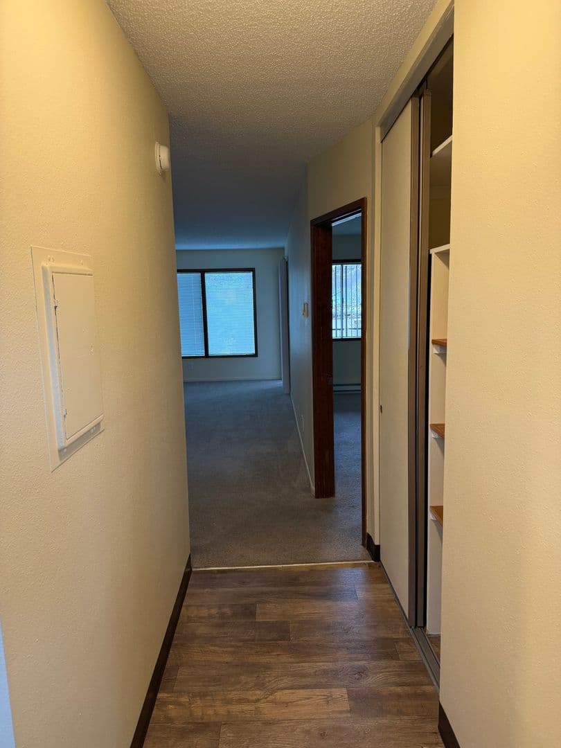 Salem Apartment: 530 13th Street NE