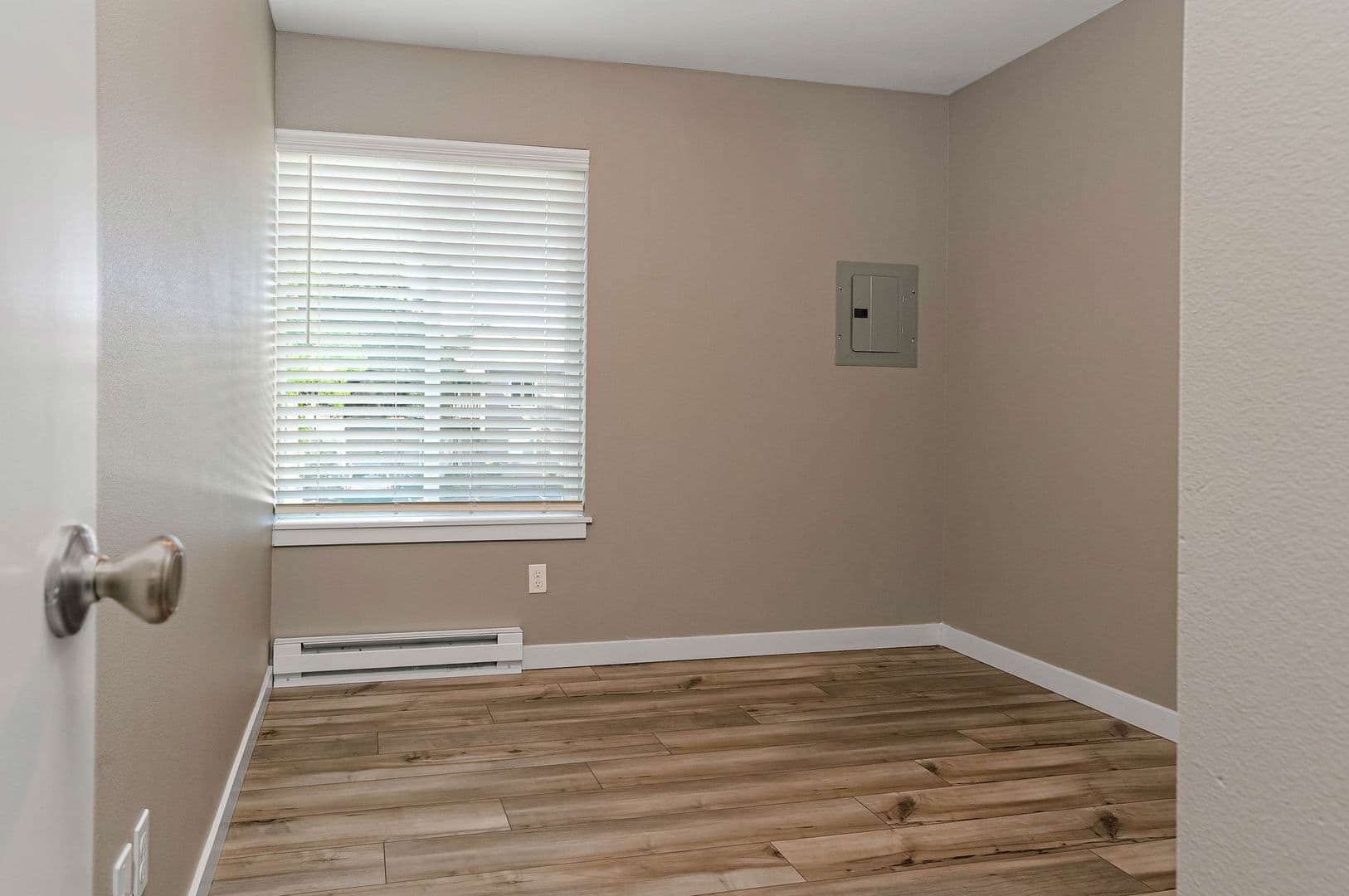 Salem Apartment: 2500 Lancaster Drive NE