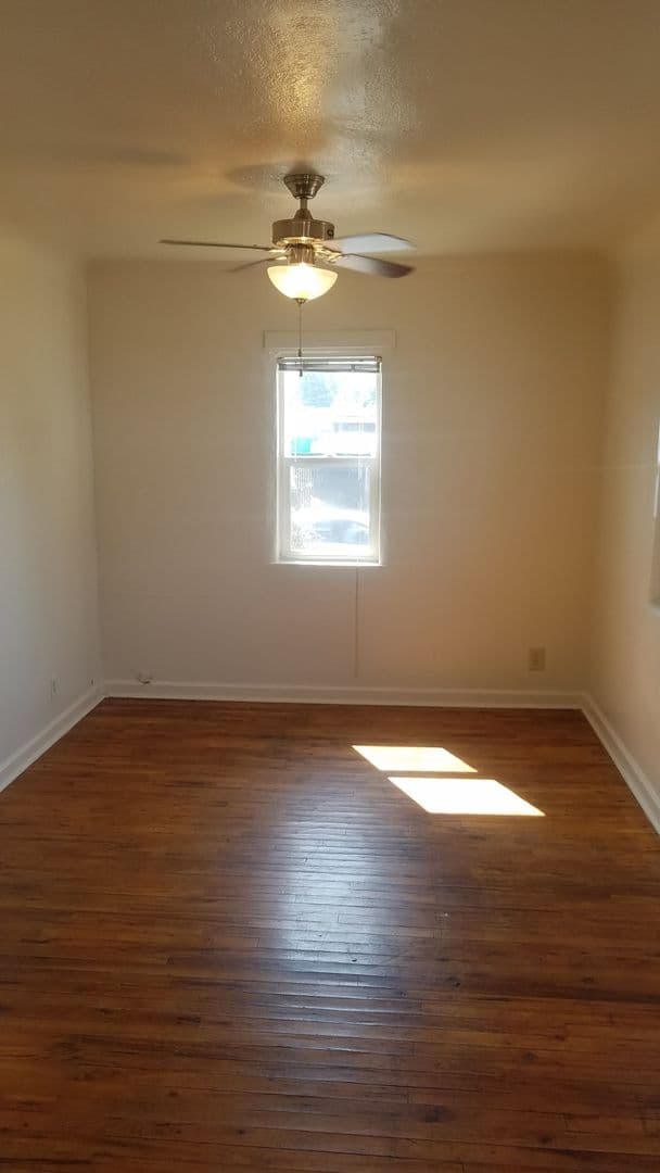 Salem Apartment: 1642 13th St SE