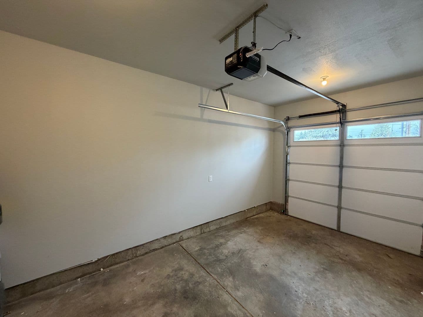 Keizer Apartment: 3983 Pleasant View Drive