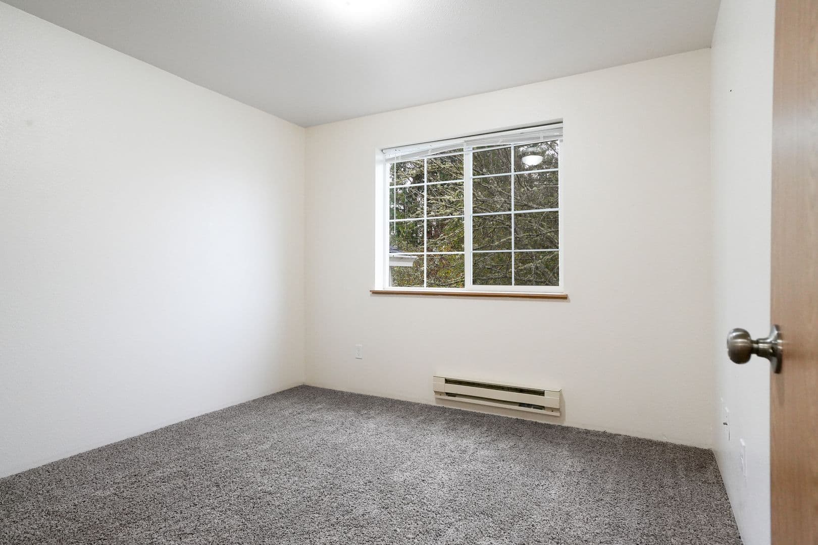 Troutdale Apartment: 26719 SE Stark St