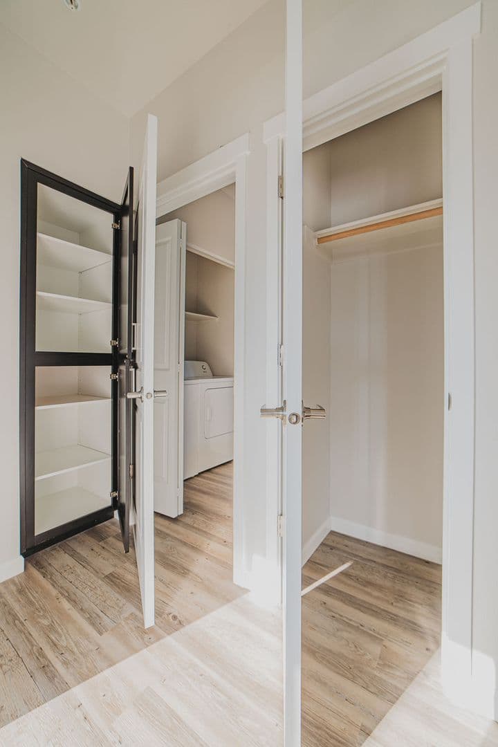 Salem Apartment: 3240 Harold Drive NE