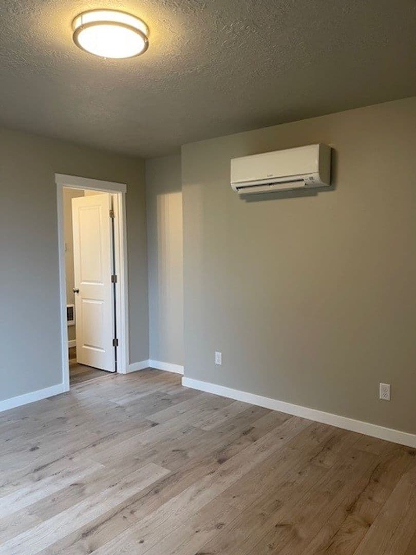 Keizer Apartment: 6492 Jacobe St NE