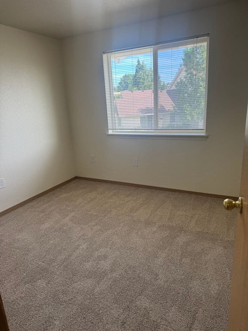 Independence Apartment: 205 N Gun Club Road