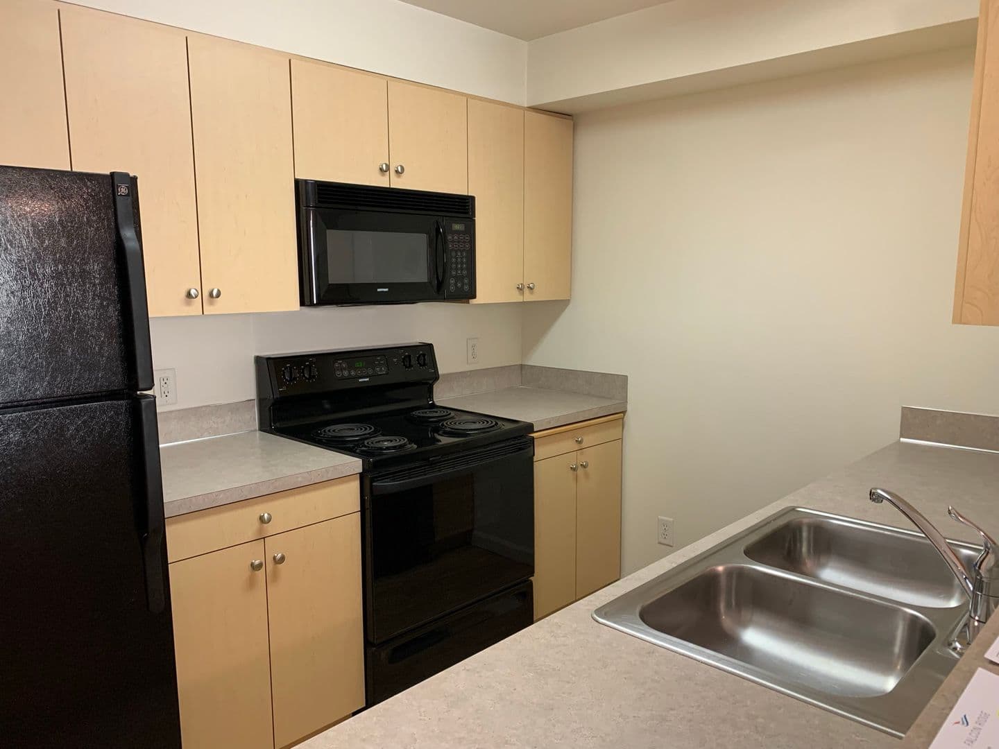 Sutherlin Apartment: 233 NW Sherman St