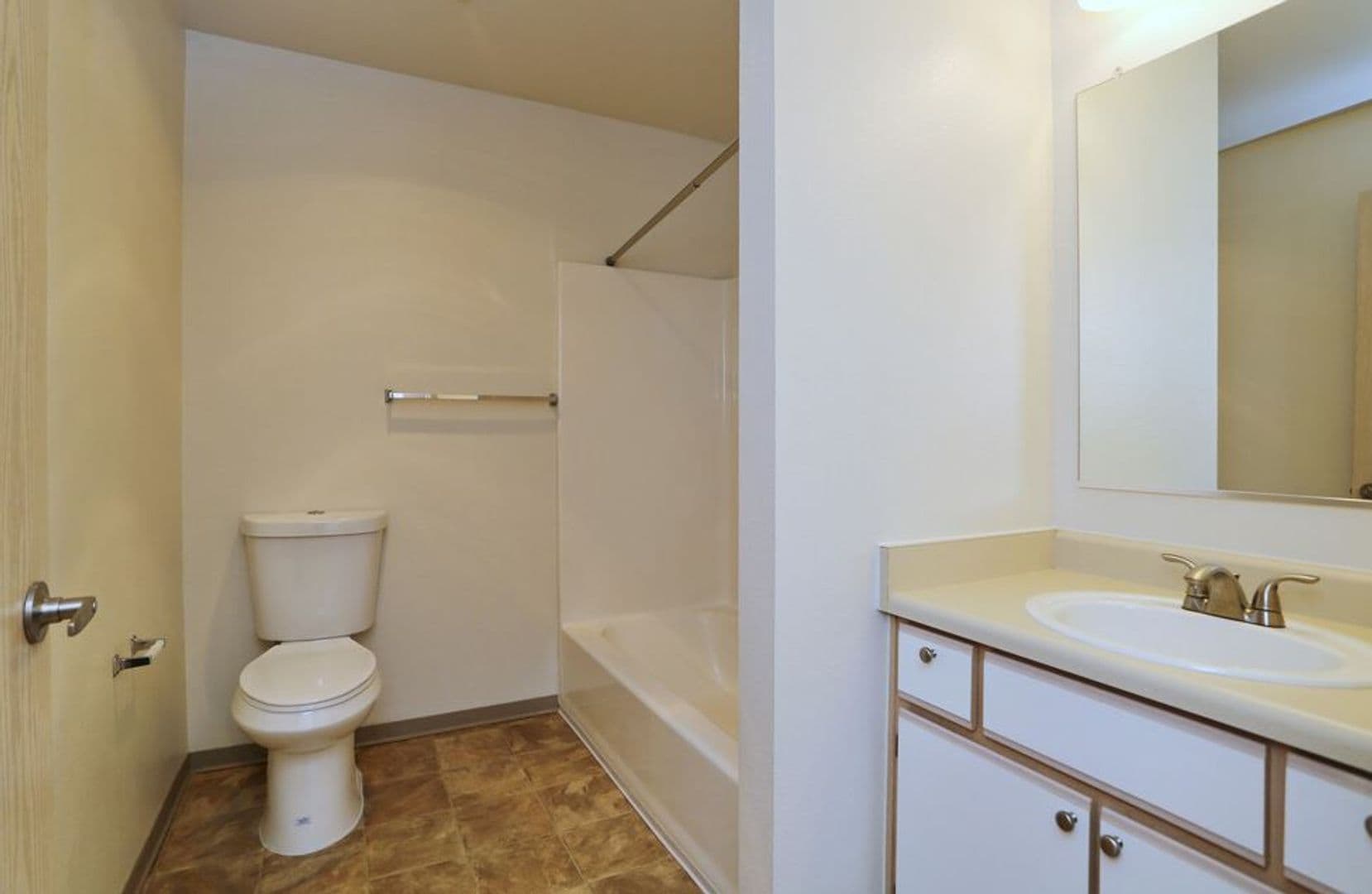 Albany Apartment: 3320 Jackson Street SE