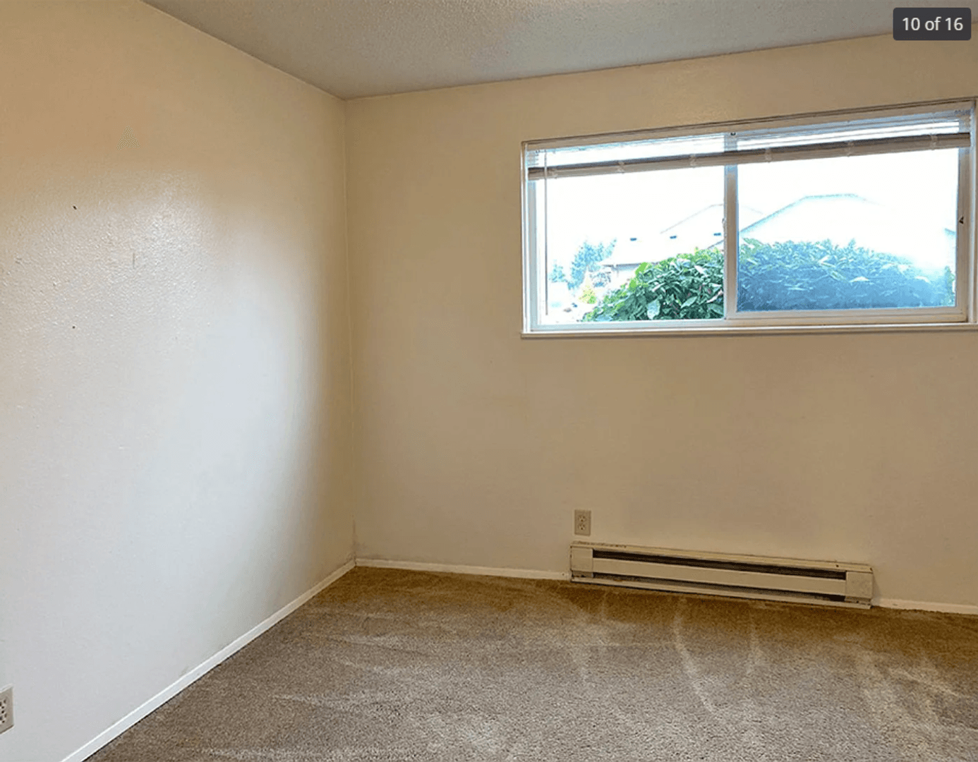 Monmouth Apartment: 775 N Knox Street