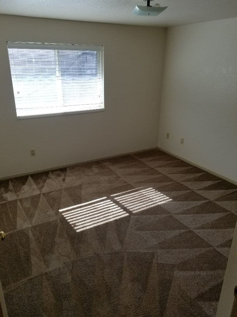 Keizer Apartment: 1026 Ring Street NE