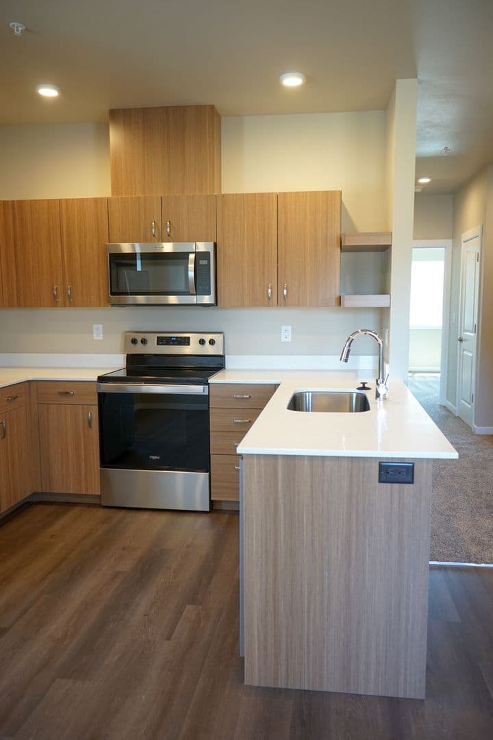 Salem Apartment: 4624 Lancaster Dr NE