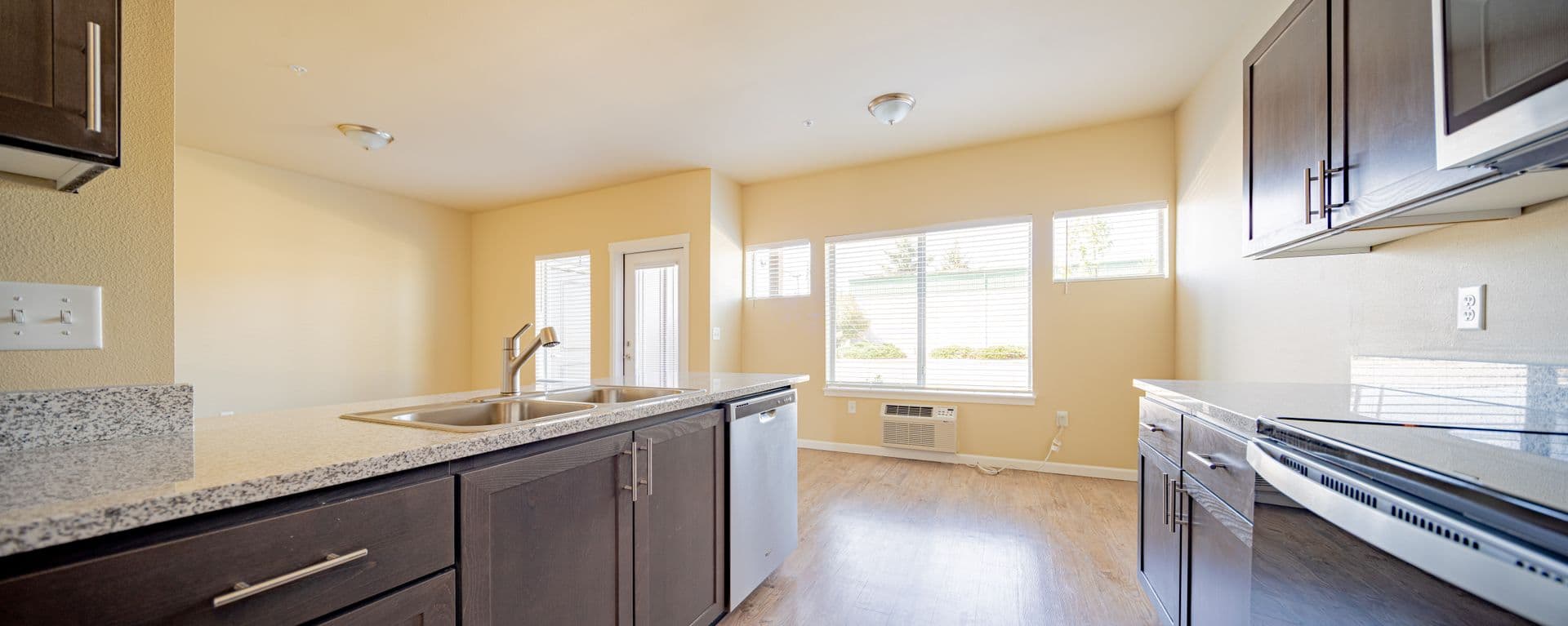 Salem Apartment: 3220 Lansing Avenue NE