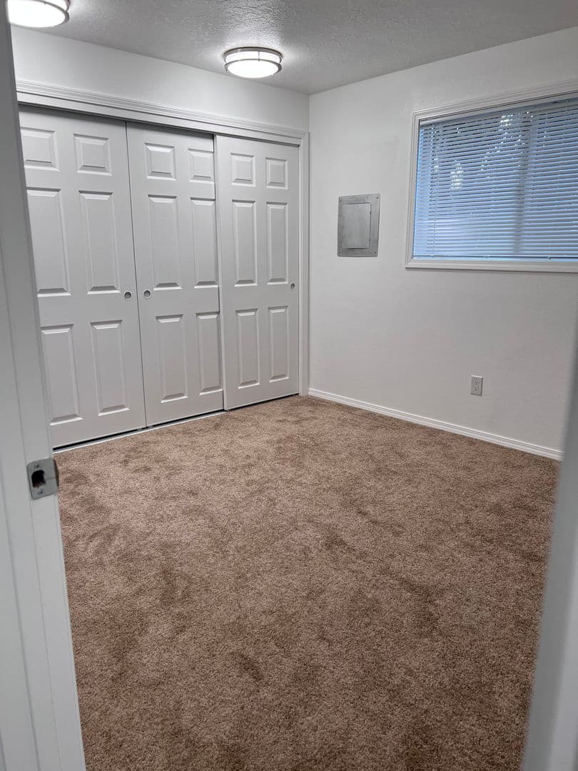 Salem Apartment: 3459 Hawthorne Ave NE