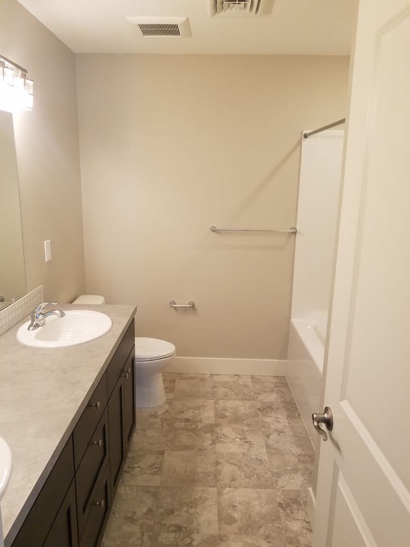 Stayton Apartment: 795 Rabbit Run