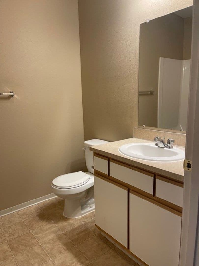 McMinnville Apartment: 2850 SW 2nd St
