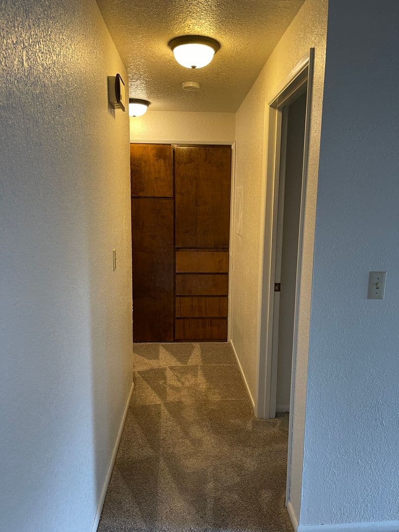 Salem Apartment: 396 Waldo Avenue SE