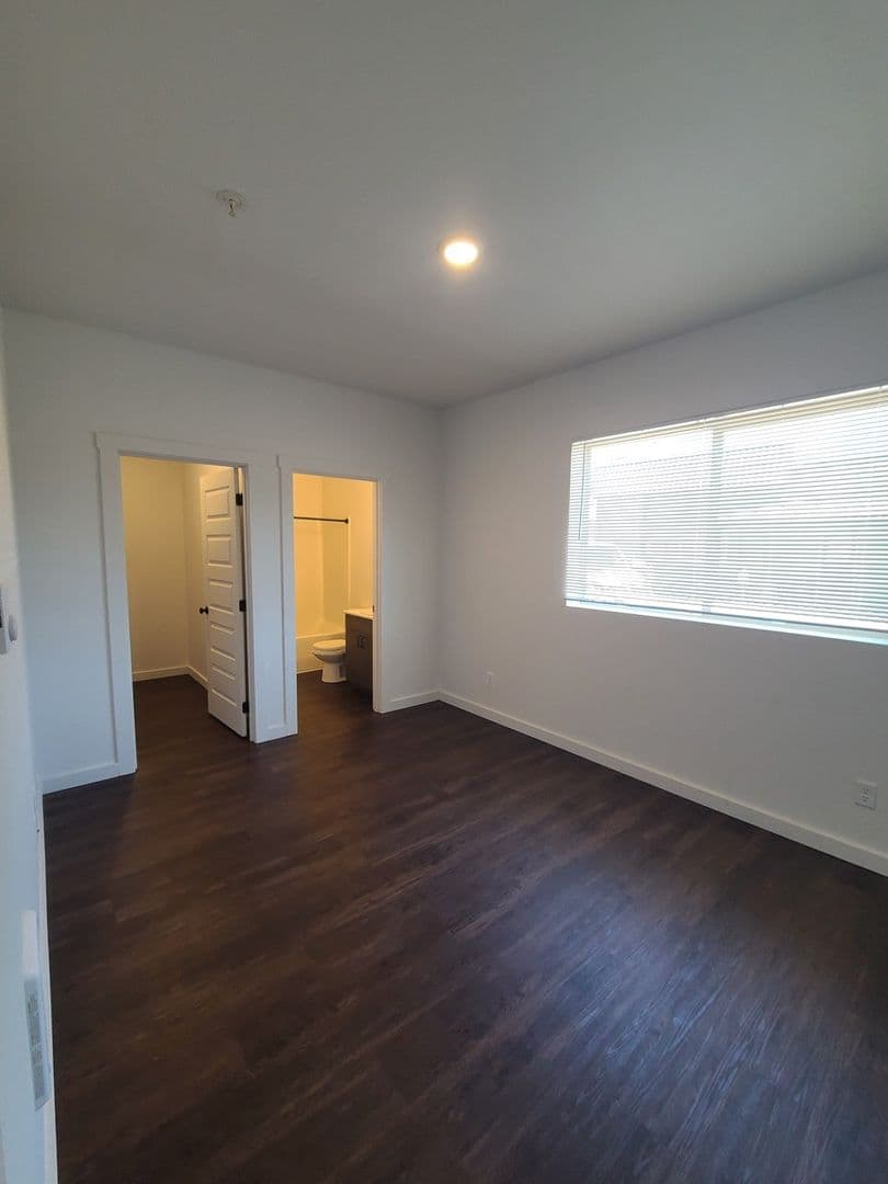 Sweet Home Apartment: 987 Long St