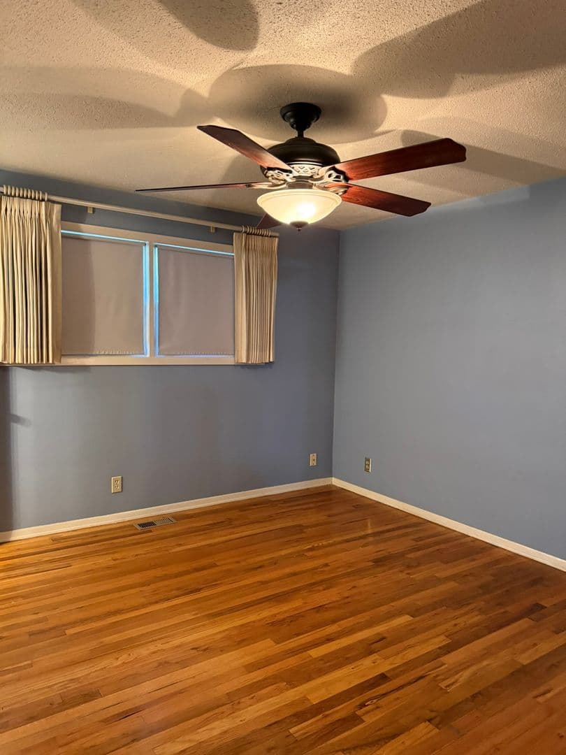 Salem House: 4649 39th Ave NE