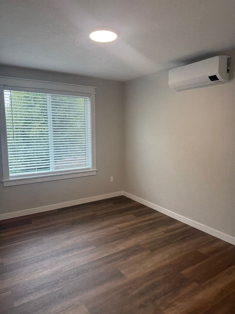 Keizer Apartment: 491 Marino Drive N