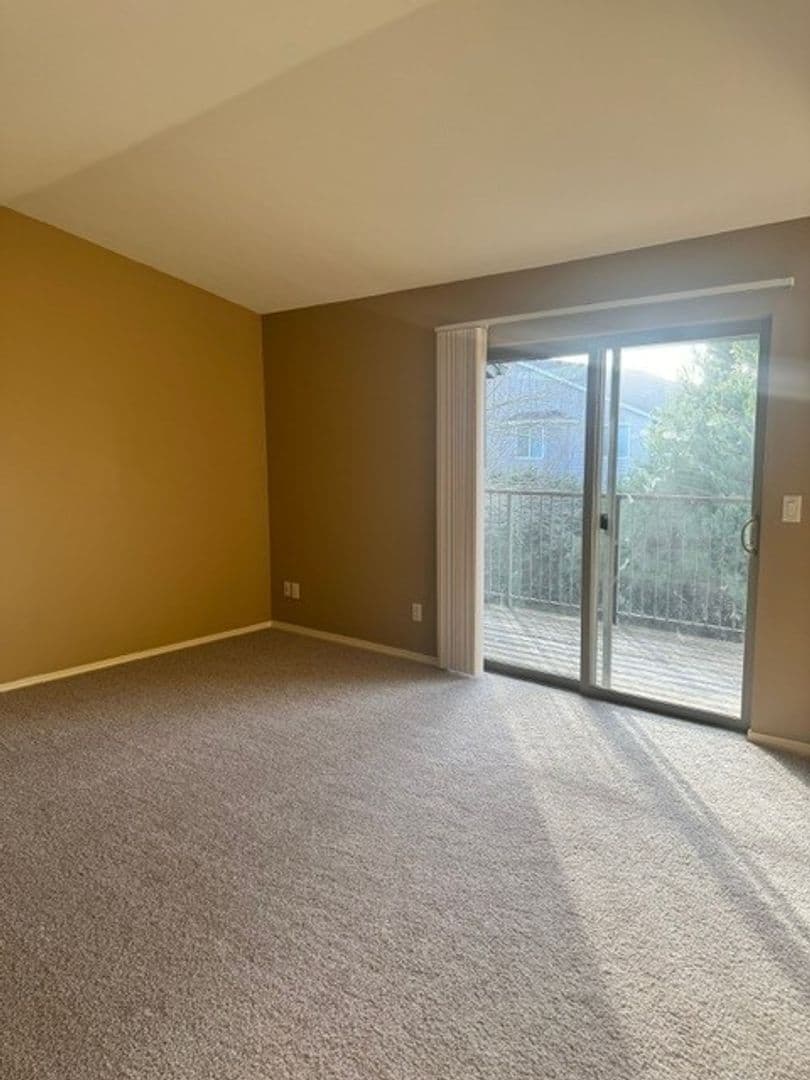 Salem Apartment: 4976 Turquoise Ave SE
