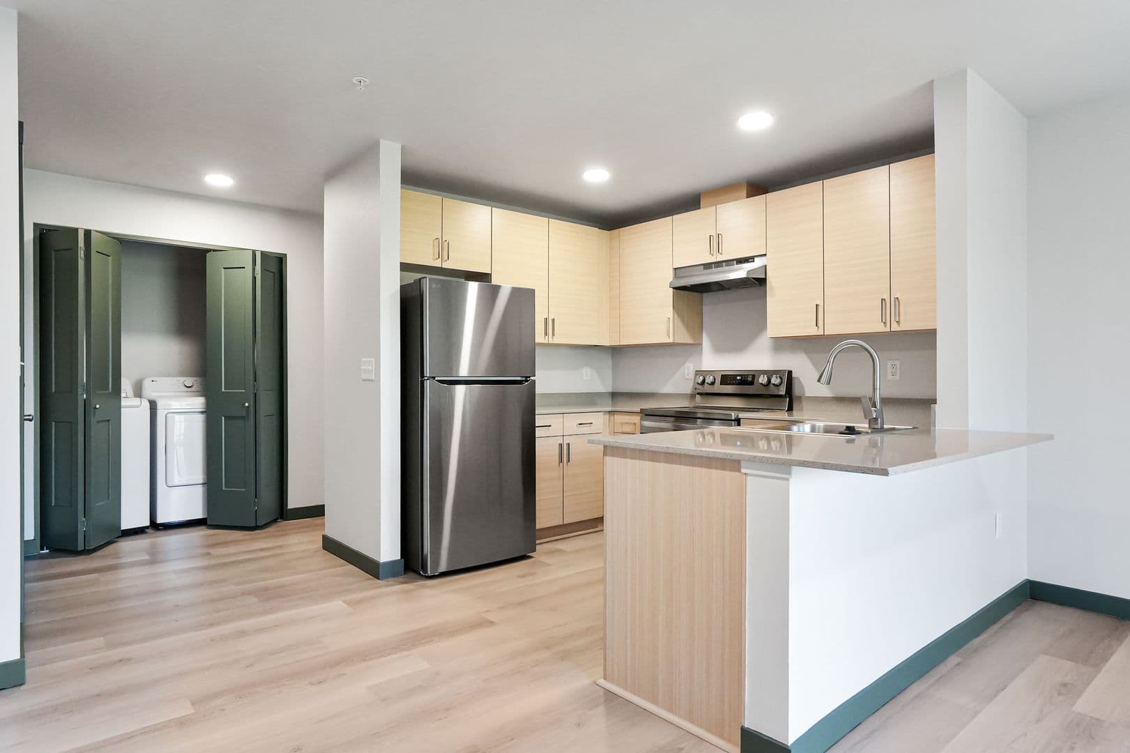 Lebanon Apartment: 305 East Airport Road
