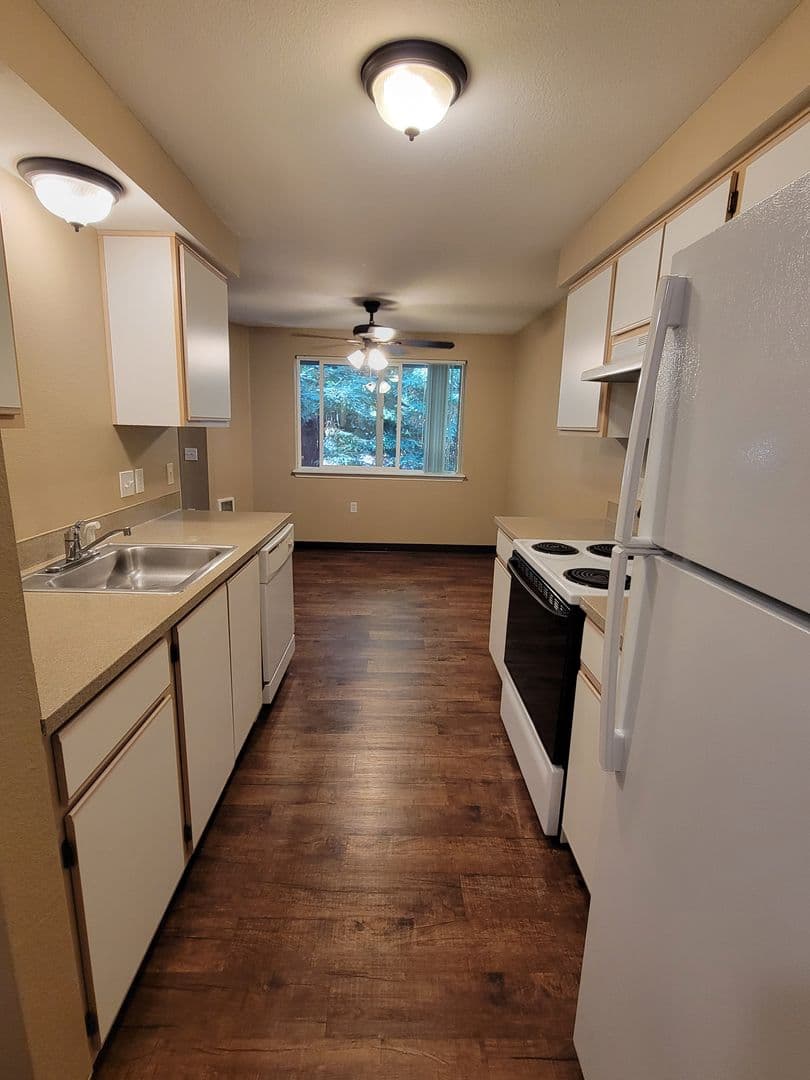 Salem Apartment: 435 Vista Ave SE