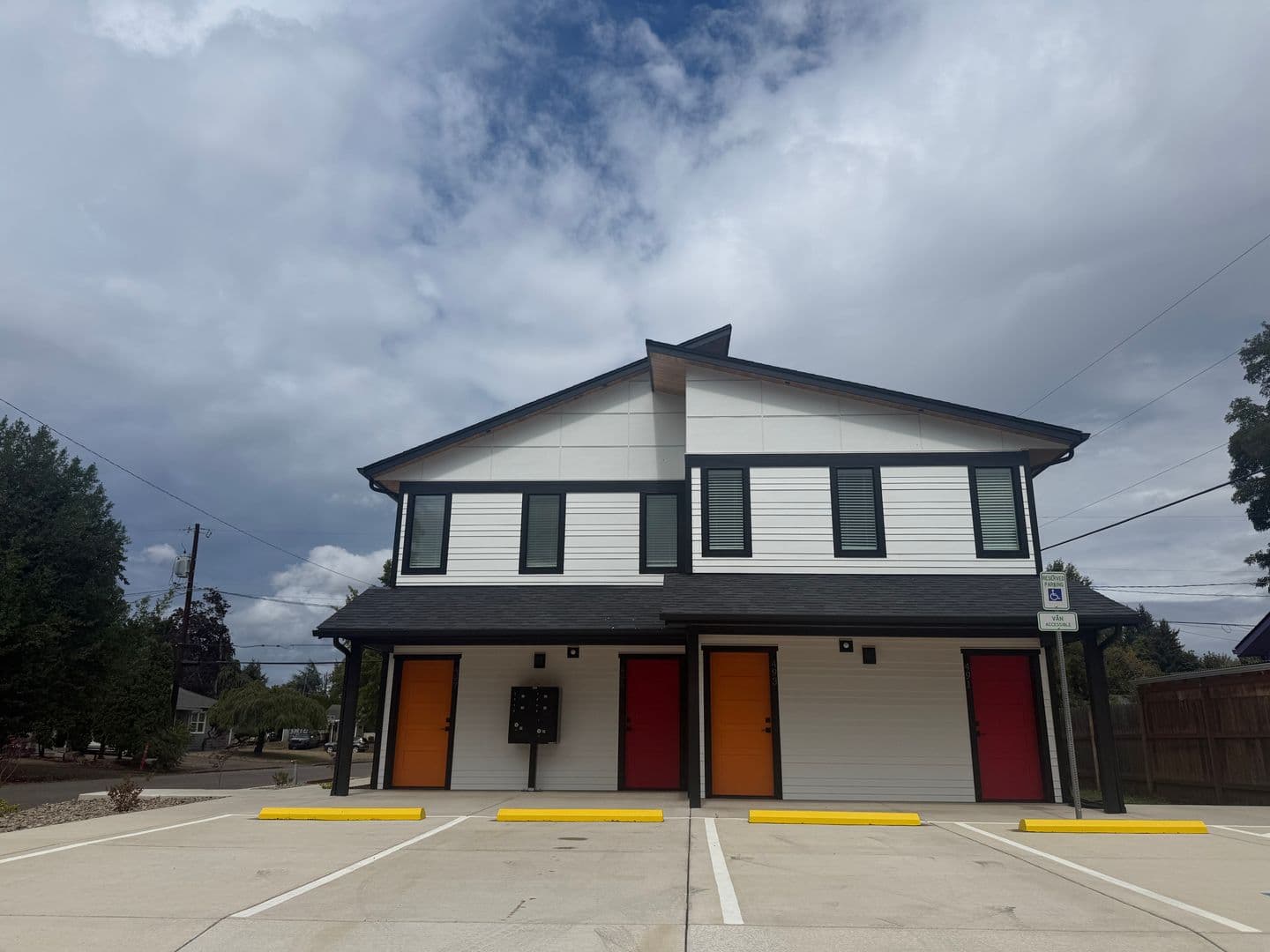 Keizer Apartment: 491 Marino Drive N